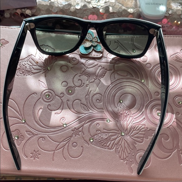 Ray-Ban Classic White and Black Sunglasses - Picture 7 of 7